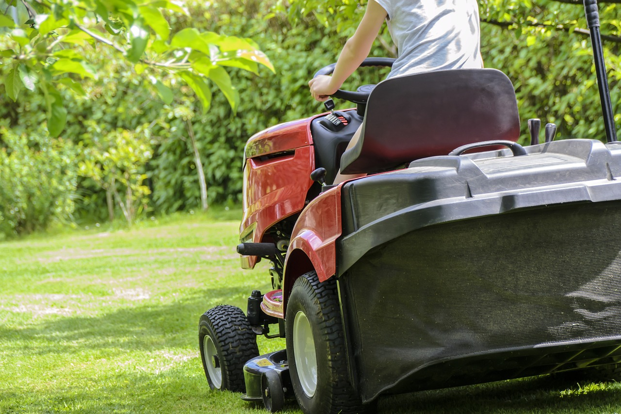 What to Look for in a Ride on Mower