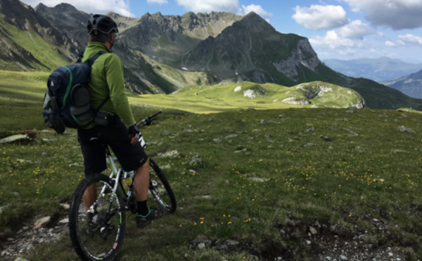 How to Prepare for Mountain Biking with Clothes, Gadgets & More