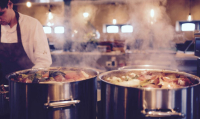 Poznaj profesjonalne urządzenia gastronomiczne do serowania zup