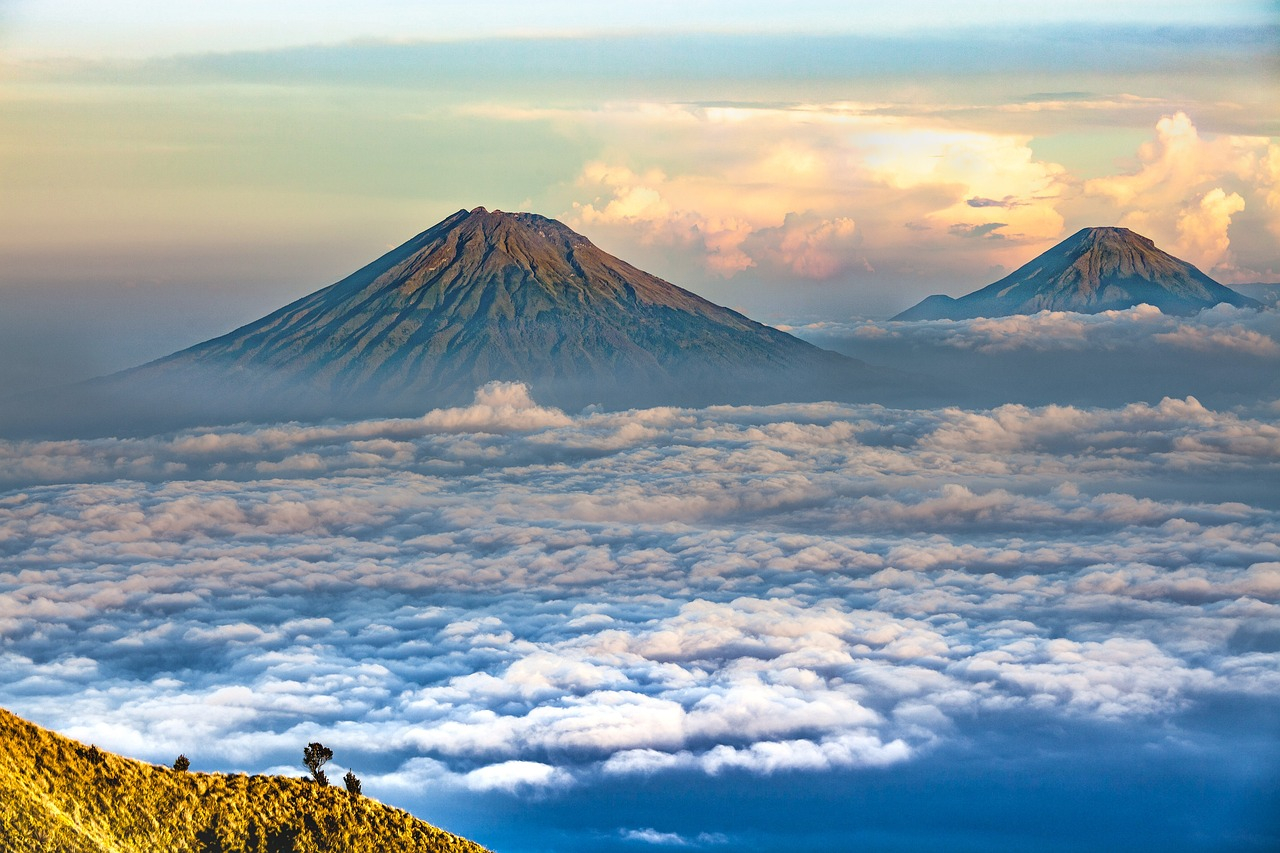 l&#039;éruption du volcan sur l&#039;île Ruang