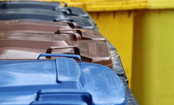 Abfallbehälter für Abfalltrennung — Kategorien und Typen