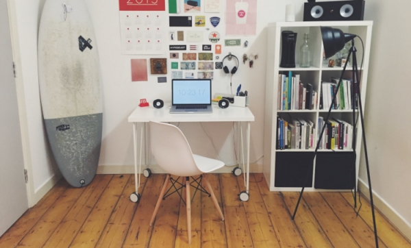 Jak wybrać meble do małego biura w mieszkaniu?